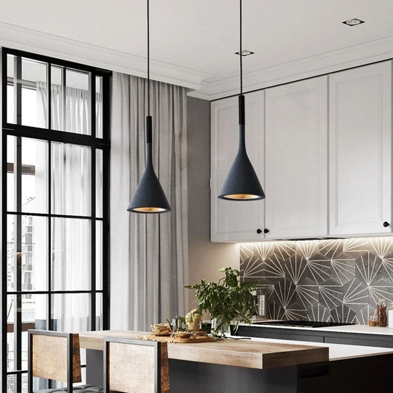 Lampade a sospensione moderne  - Kitchen Appliances In White recensione e prezzo