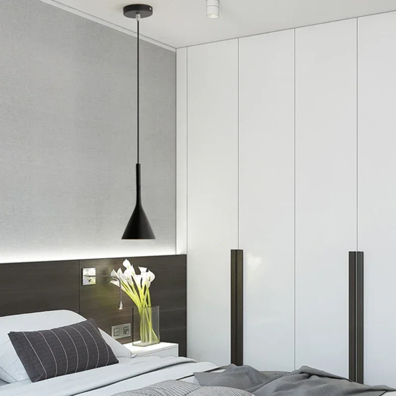 Lampade a sospensione moderne  - Kitchen Appliances In White recensione e prezzo